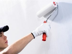 Painter-fixing-paint-streaks-on-a-wall - Bernardo's Painting