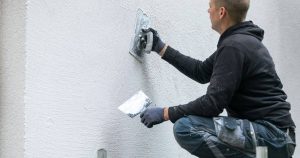 Blog 4 Close-up of stucco application by contractor using a trowel